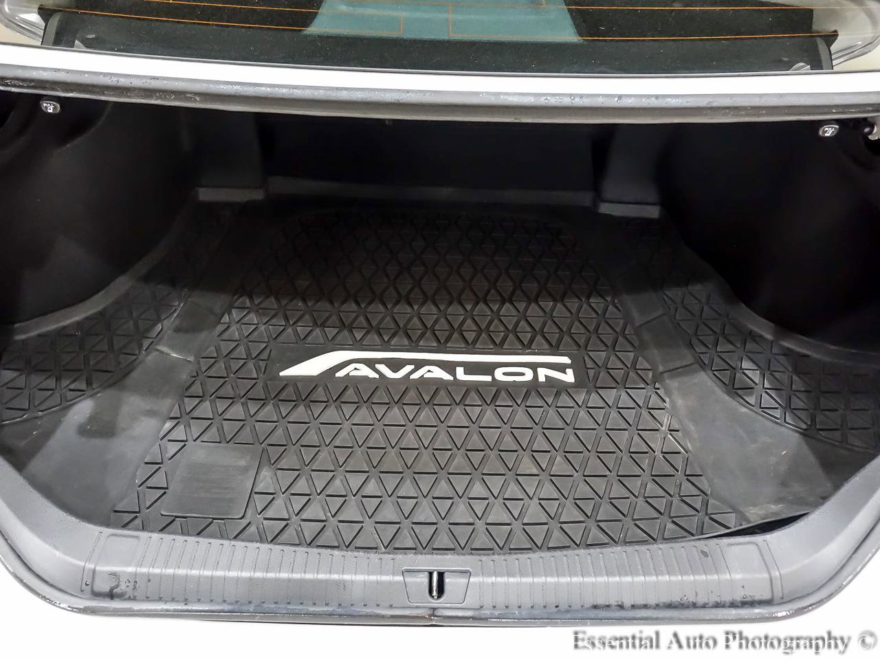 Used 2019 Toyota Avalon Limited image 20