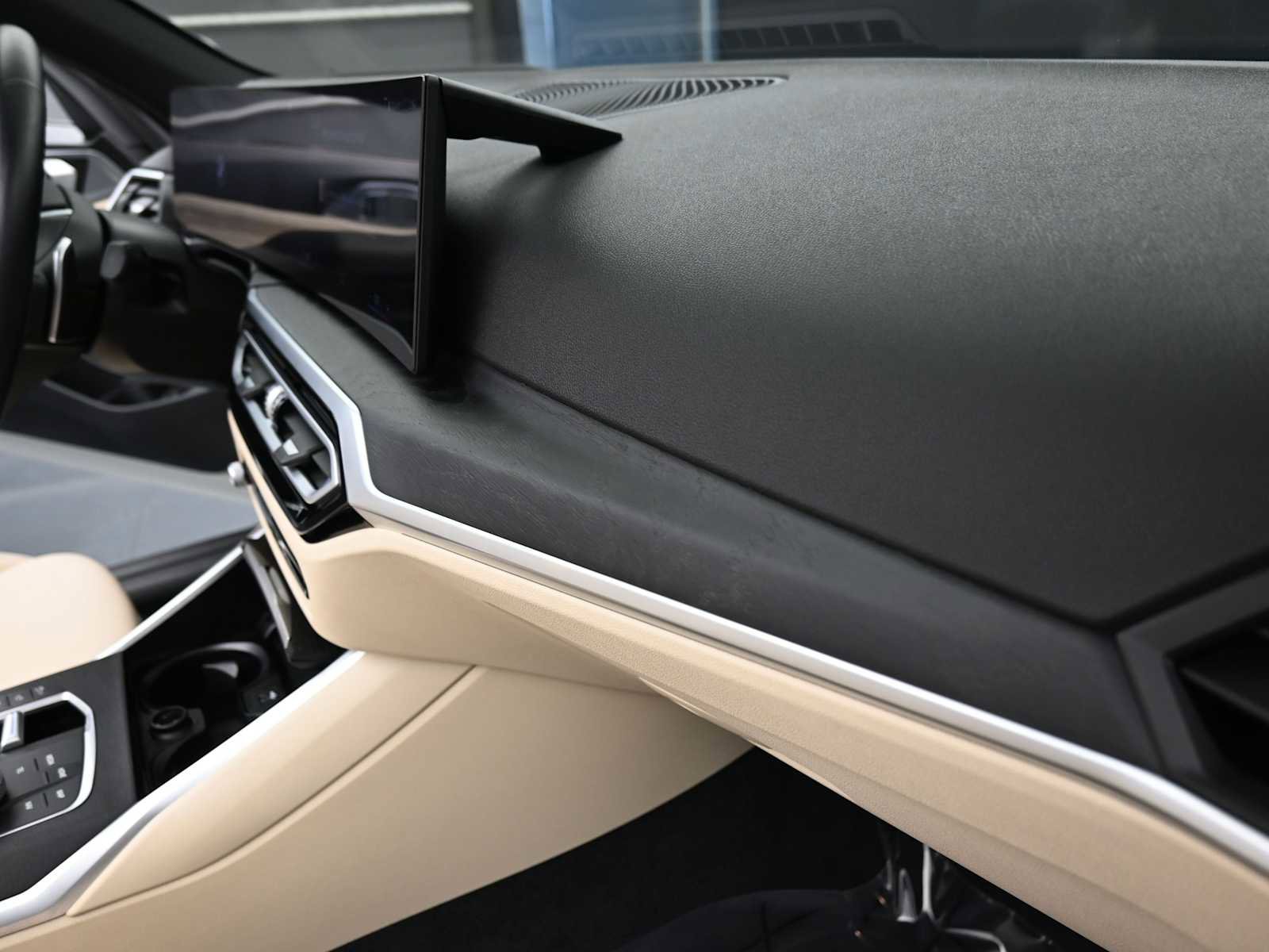 Used 2024 BMW 430i Convertible w/ Premium Package image 14