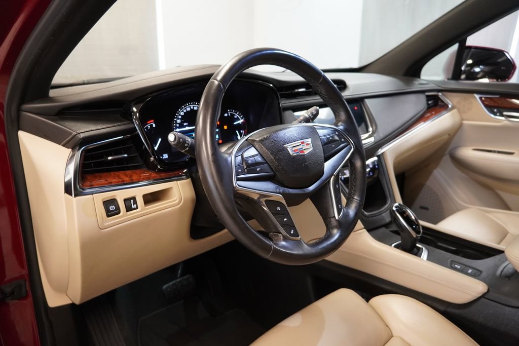 Used 2017 Cadillac XT5 Premium Luxury w/ Advanced Security Package FWD image 6