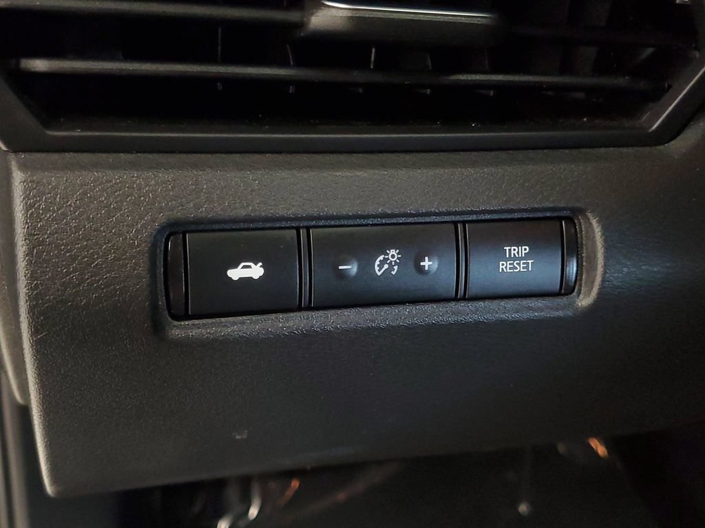 Used 2025 Nissan Altima 2.5 SV FWD image 13