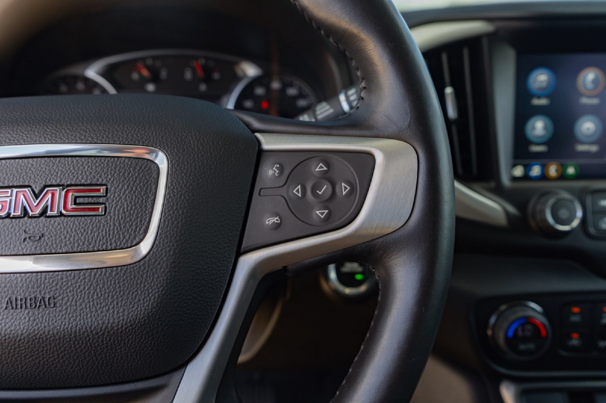 Used 2022 GMC Terrain SLT w/ Infotainment Package II AWD/4WD image 12