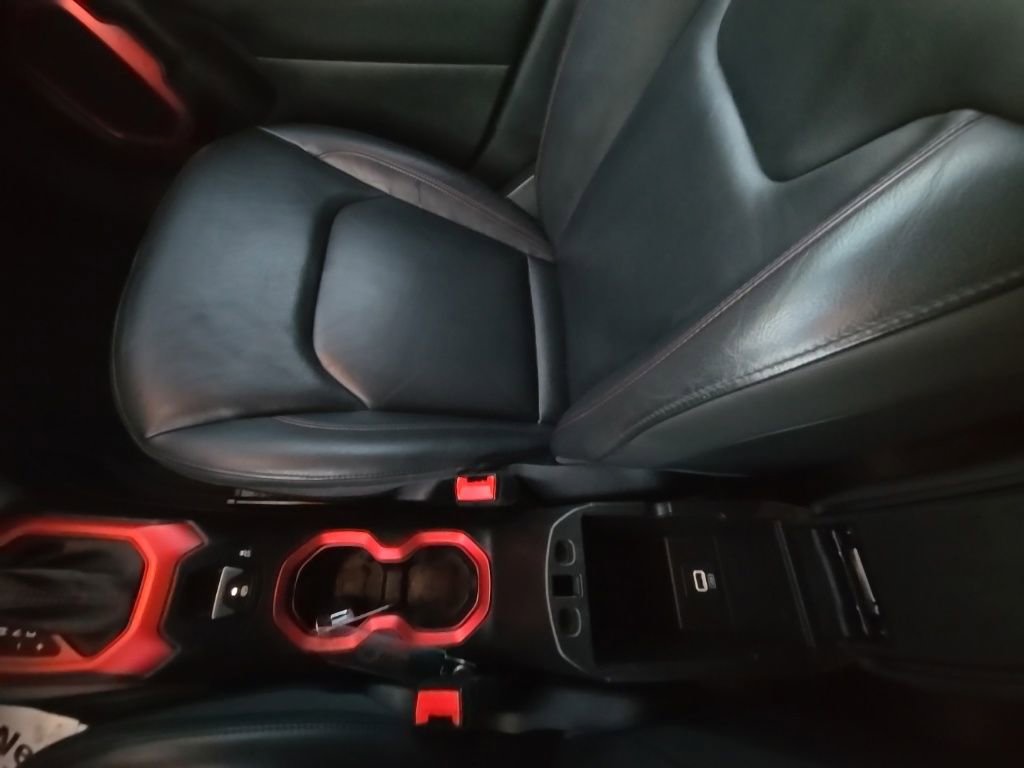 Used 2016 Jeep Renegade Trailhawk w/ Premium Trailhawk Package image 23