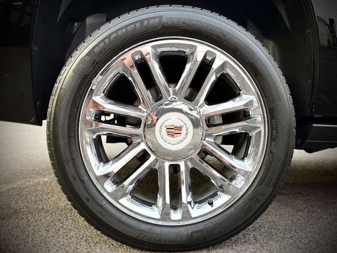Used 2014 Cadillac Escalade Platinum AWD/4WD image 22