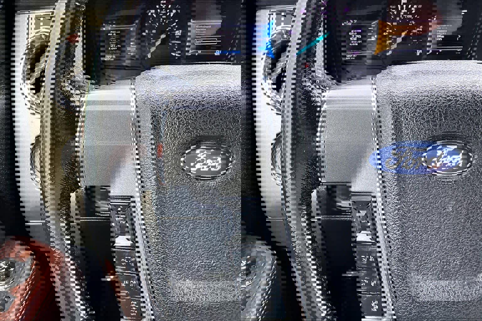 Used 2015 Ford Expedition Platinum image 24