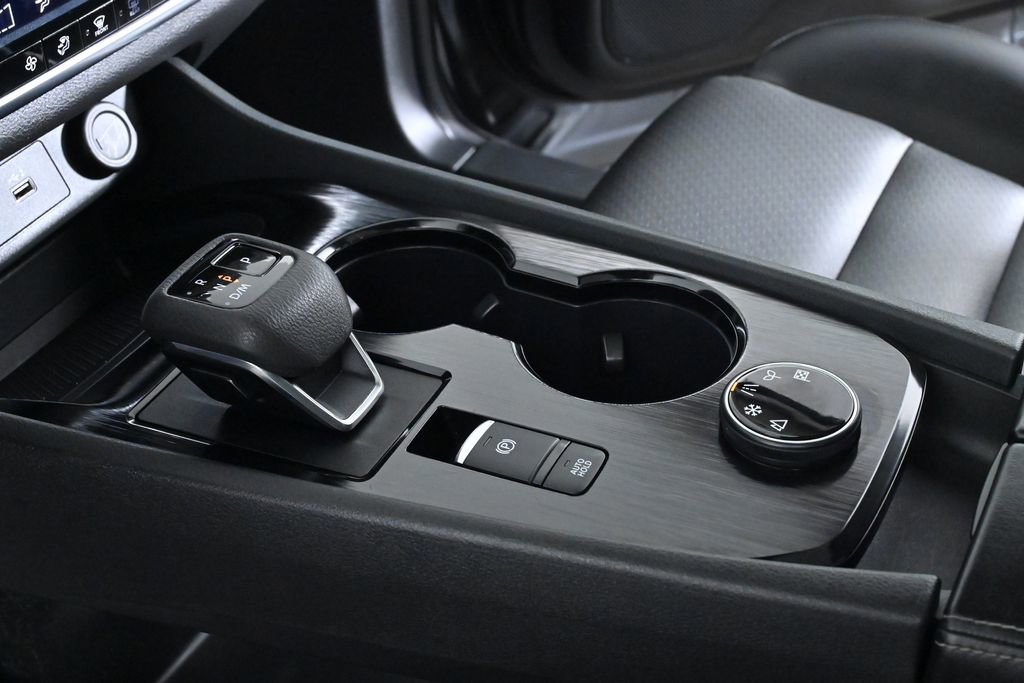 Used 2023 Nissan Rogue SV w/ SV Premium B Package image 19