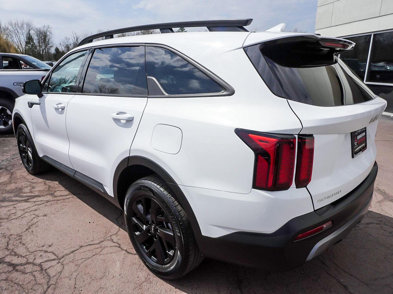 Used 2023 Kia Sorento S w/ Panoramic Sunroof Package image 4