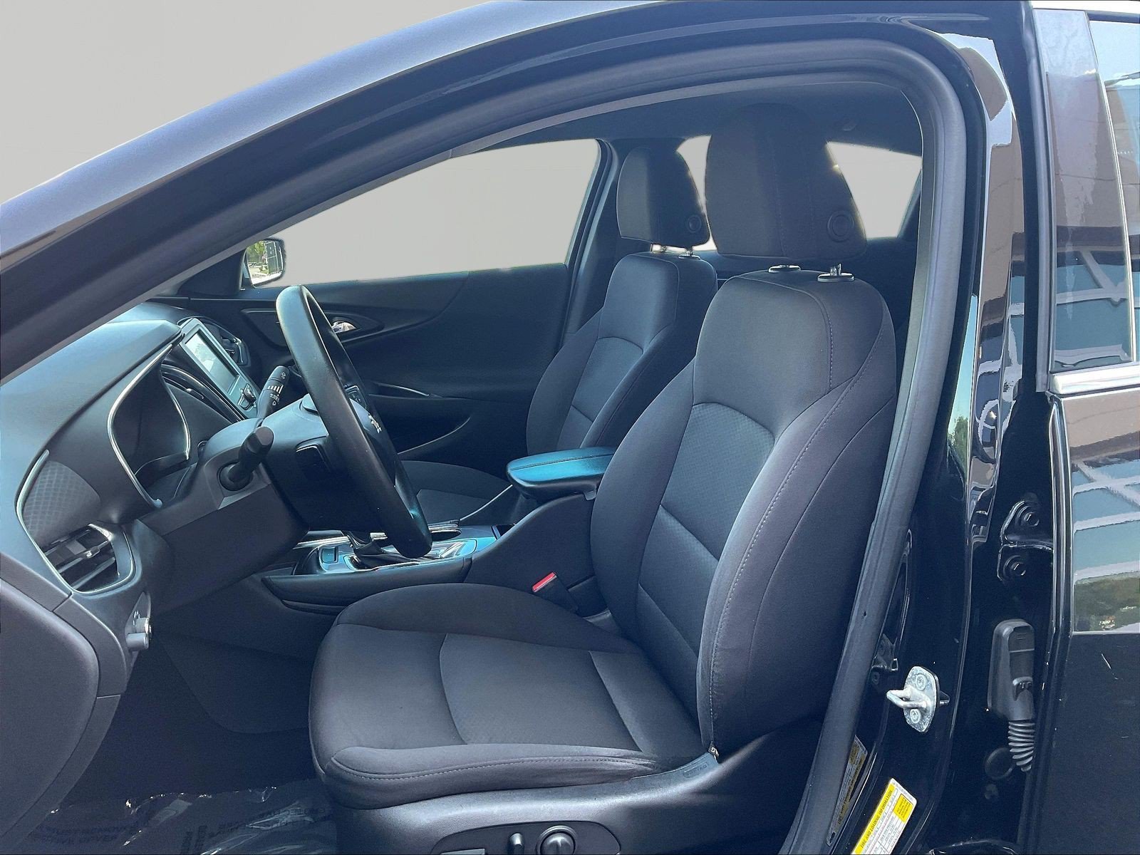 Used 2017 Chevrolet Malibu LT FWD image 21