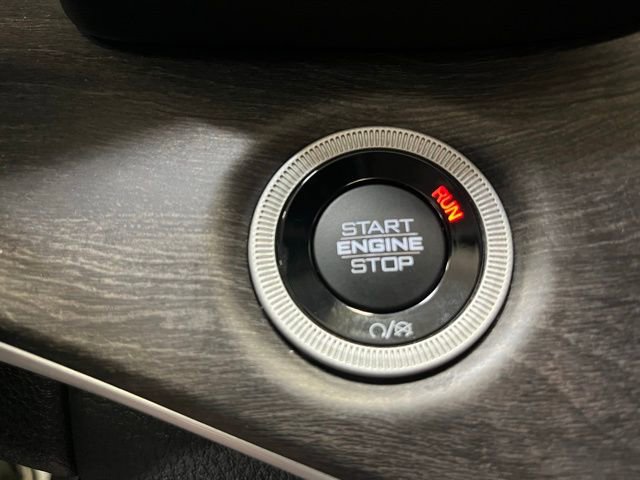 Used 2023 Jeep Grand Cherokee Limited w/ Black Appearance Package image 16