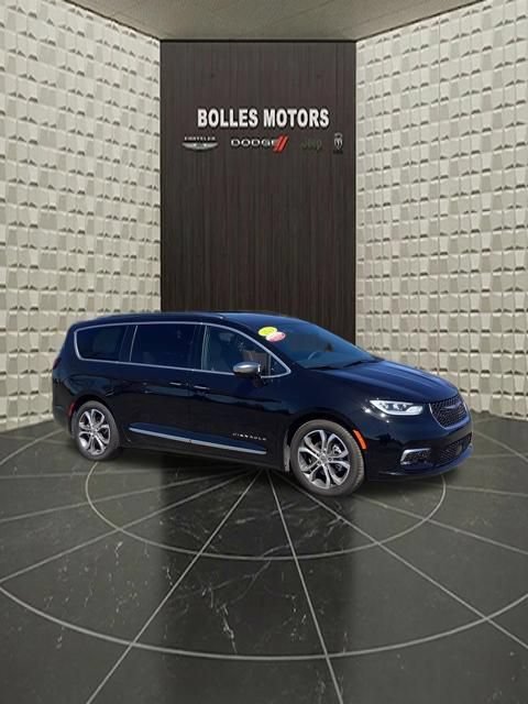 Certified 2024 Chrysler Pacifica Pinnacle FWD image 2