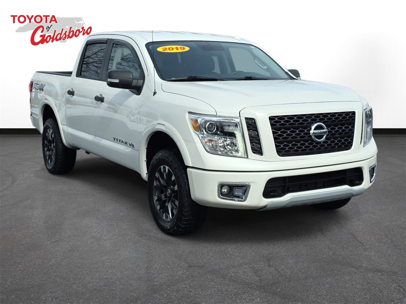 Used 2019 Nissan Titan PRO-4X image 3