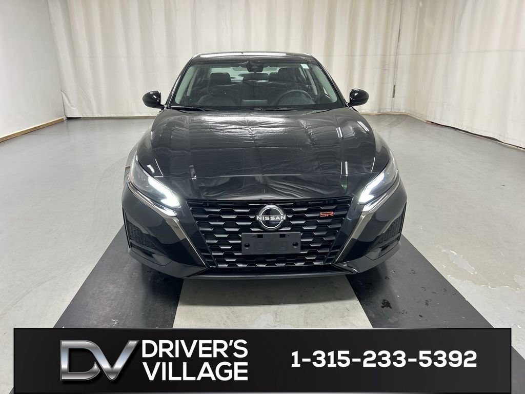 Used 2023 Nissan Altima 2.5 SR image 3