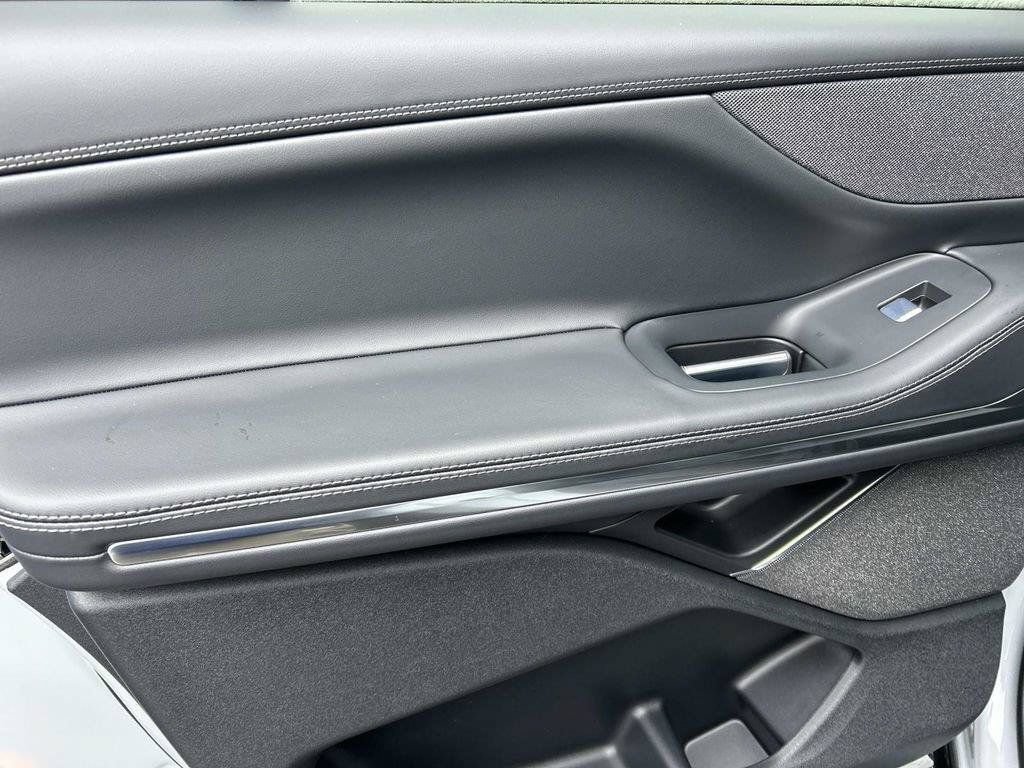 New 2026 Lincoln Navigator L Reserve AWD/4WD image 12