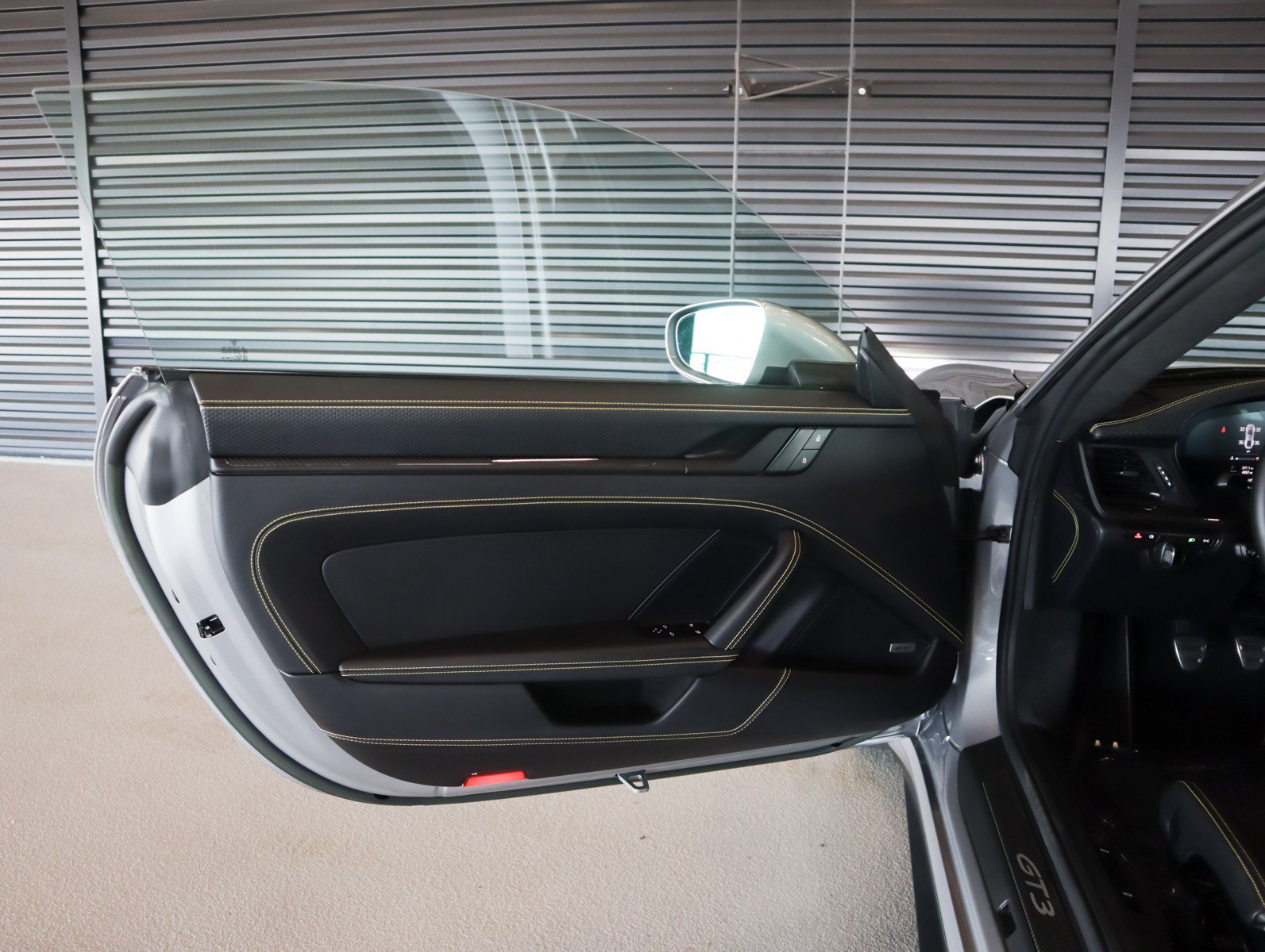 Used 2022 Porsche 911 GT3 RWD image 28