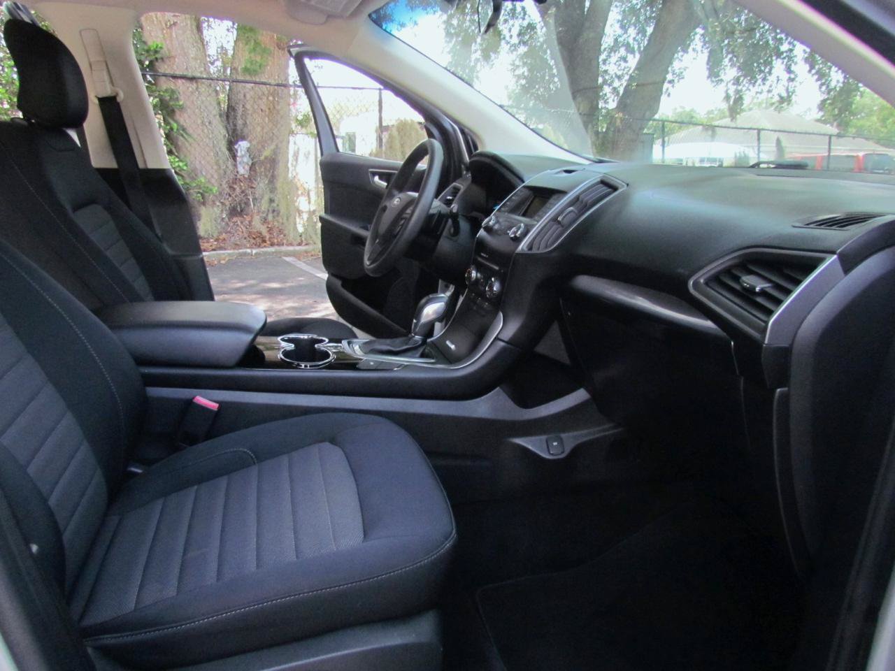 Used 2018 Ford Edge SE FWD image 20