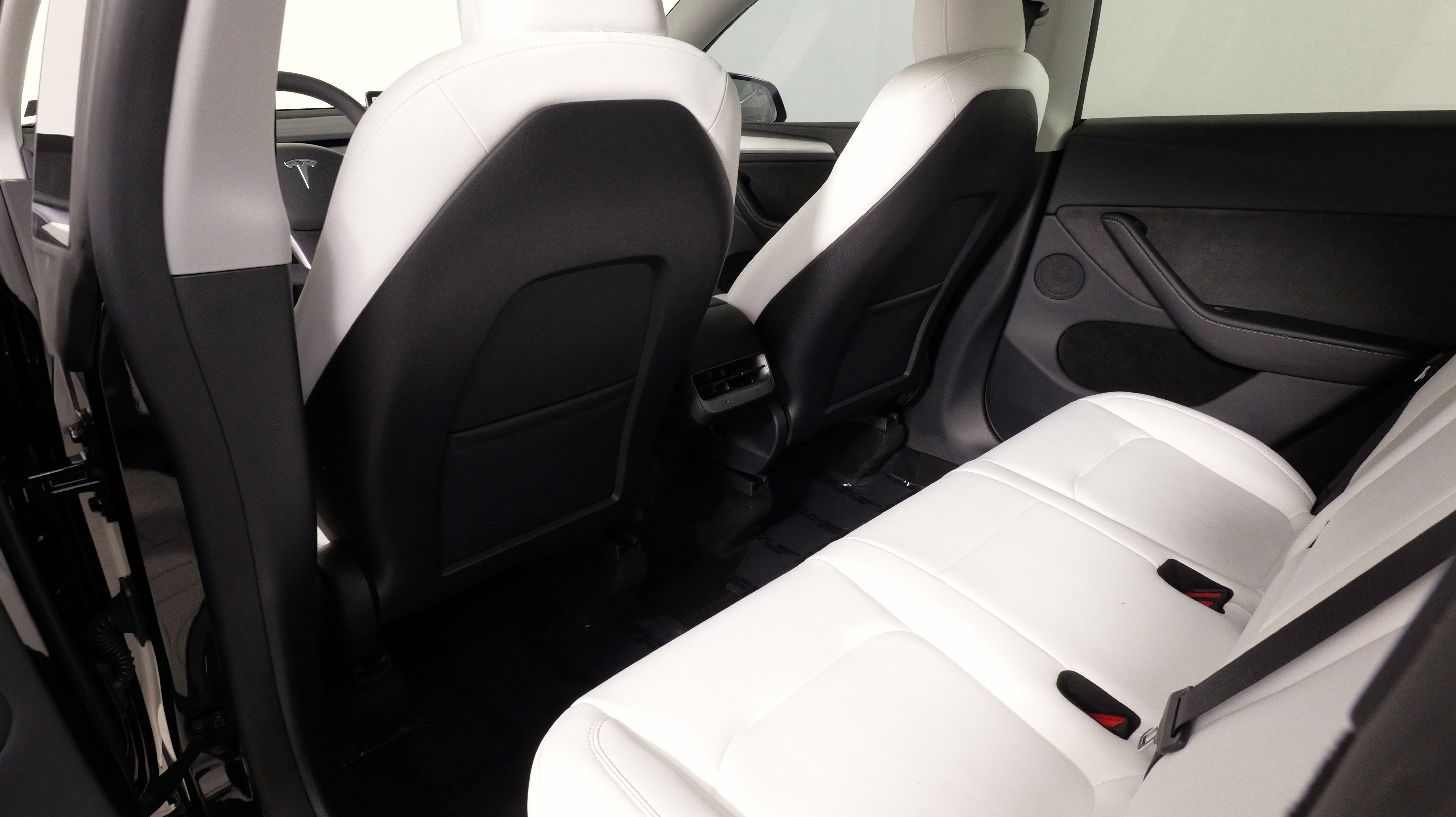 Used 2024 Tesla Model Y Long Range image 31