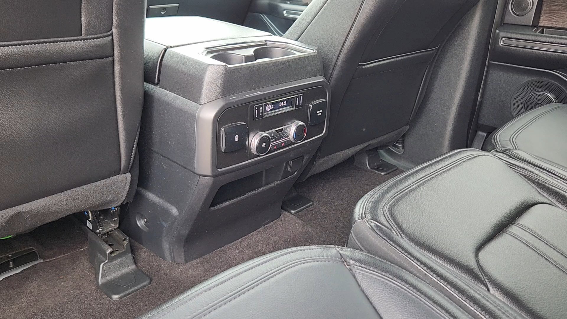 Used 2020 Ford Expedition Limited w/ Equipment Group 302A AWD/4WD image 17