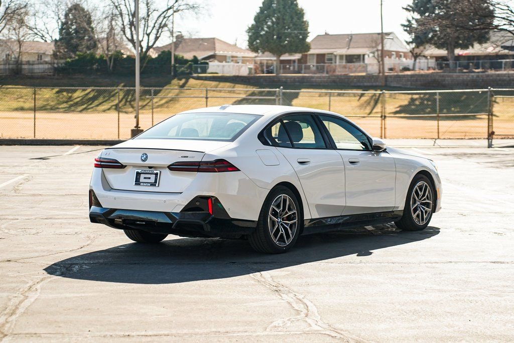Used 2025 BMW i5 xDrive40 w/ M Sport Package image 5
