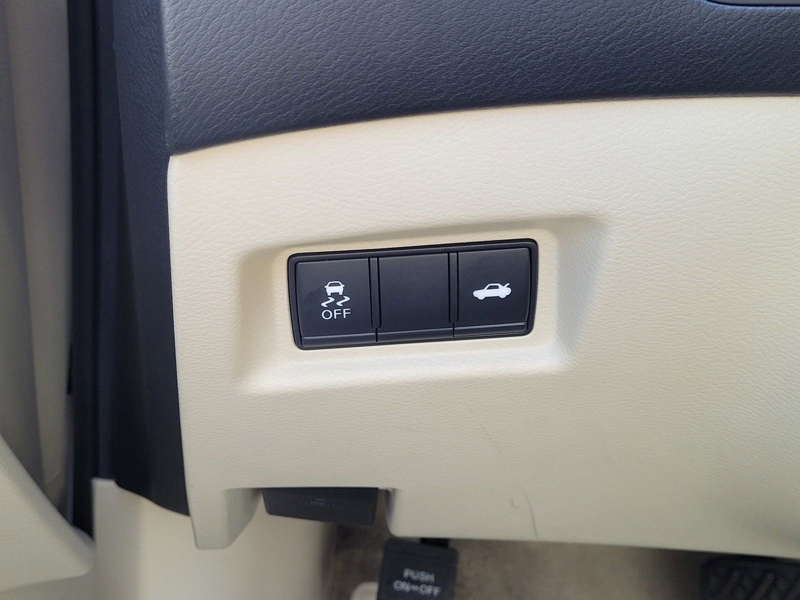 Used 2019 INFINITI Q50 Luxe w/ Essential Package (3.0T Luxe) image 18