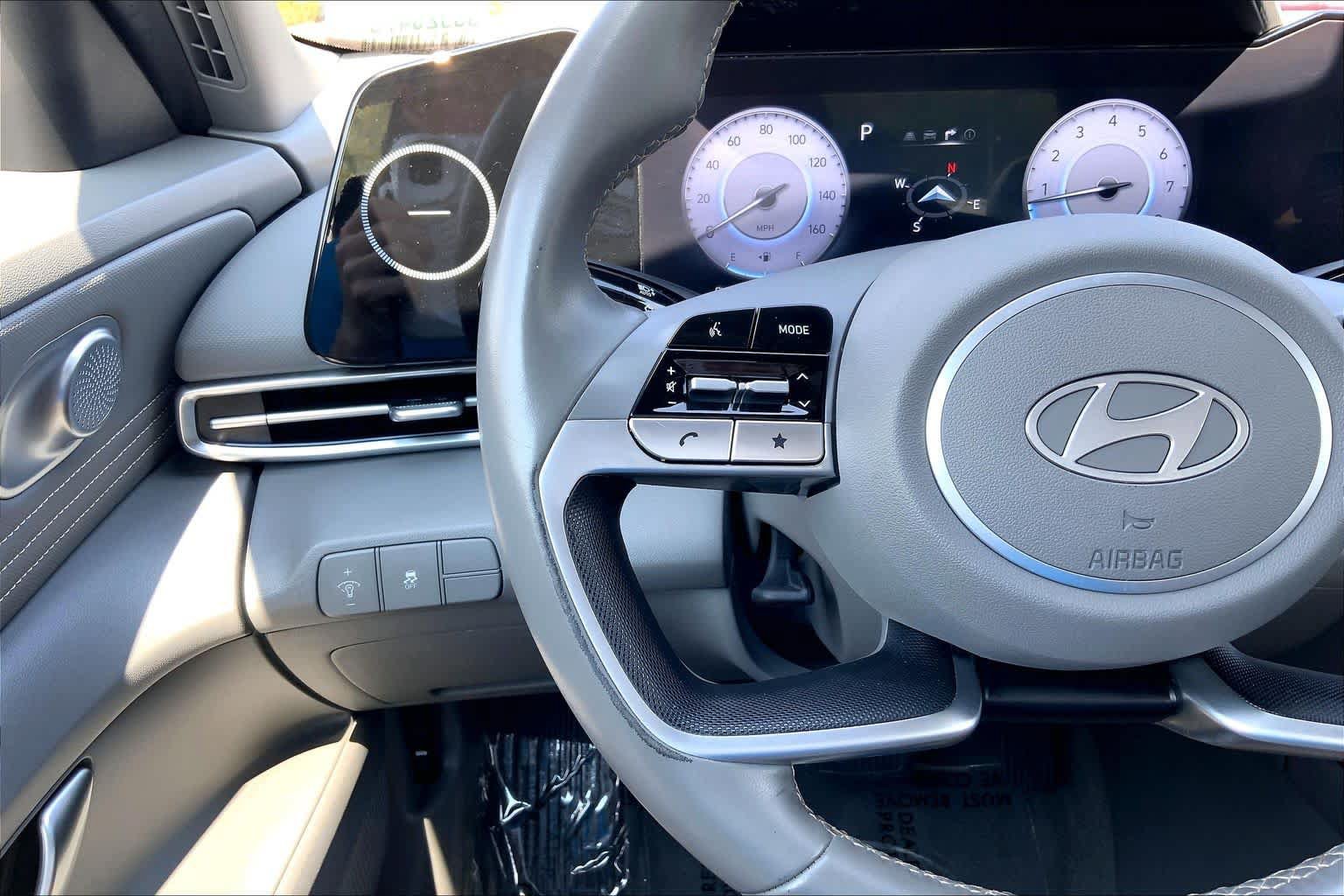 Used 2025 Hyundai Elantra SEL FWD image 23