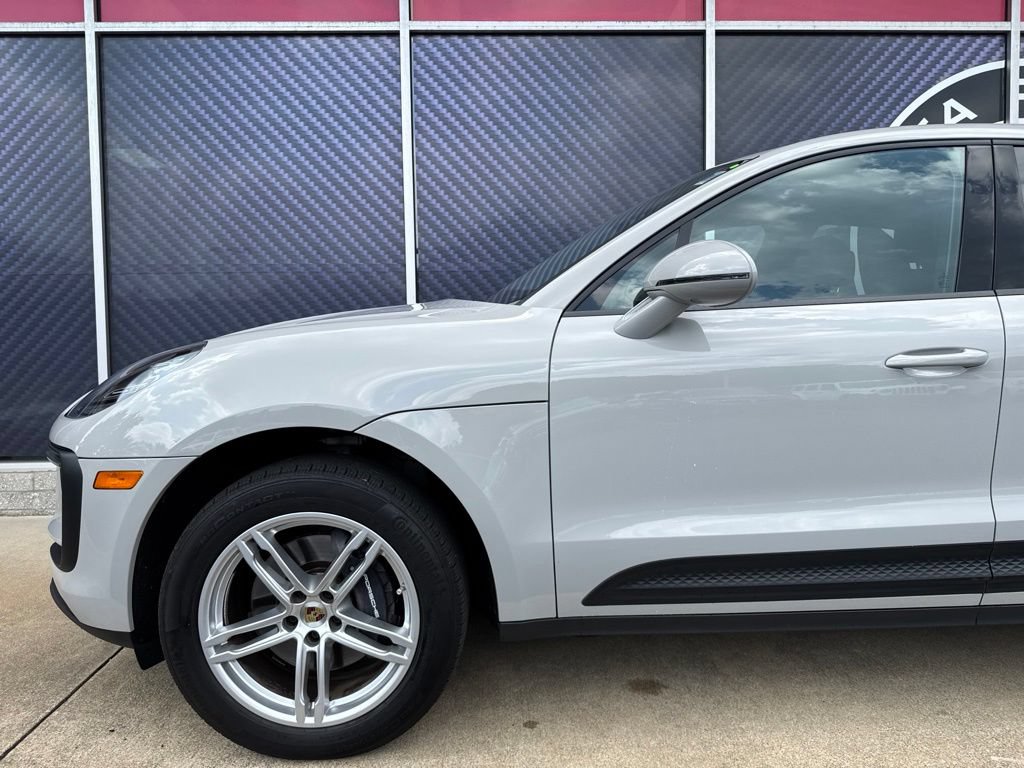 Used 2024 Porsche Macan Turbo AWD/4WD image 17
