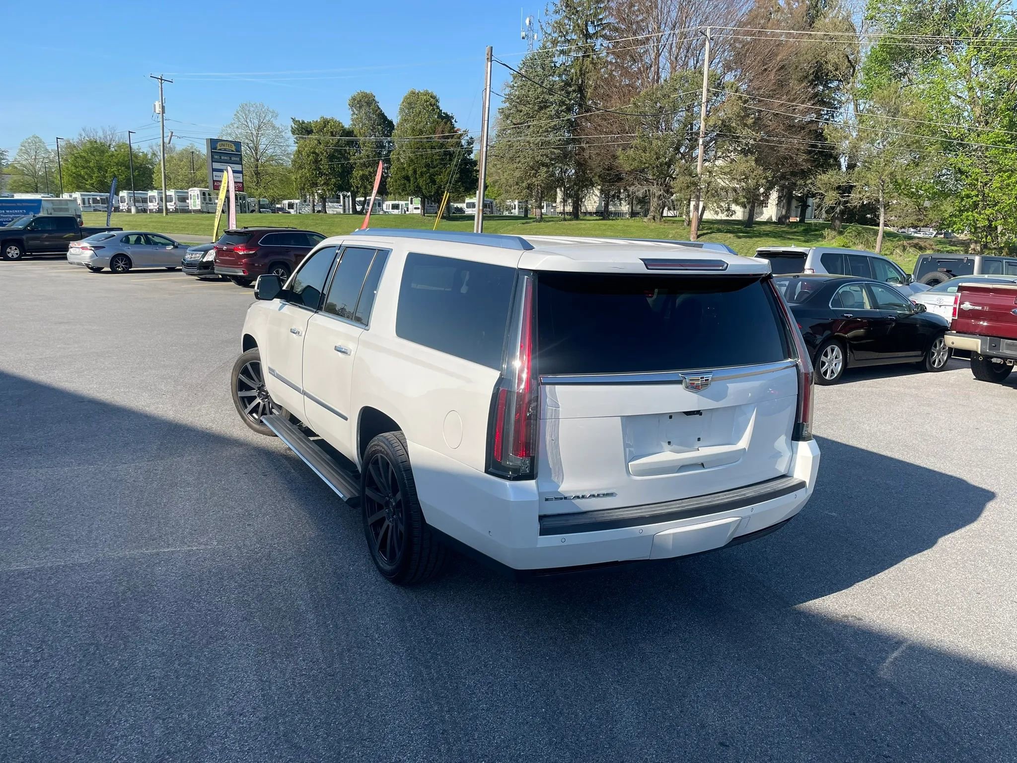 Used 2018 Cadillac Escalade ESV Premium Luxury AWD/4WD image 12