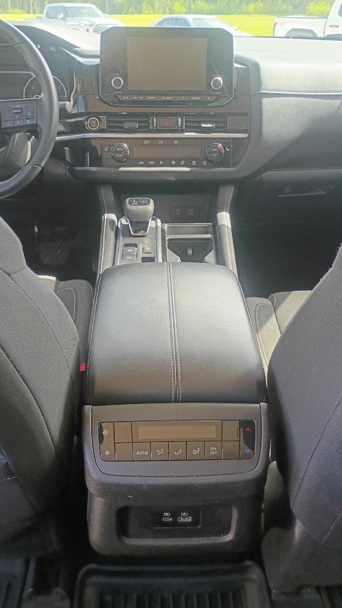 Used 2022 Nissan Pathfinder SV w/ SV Black Package FWD image 15