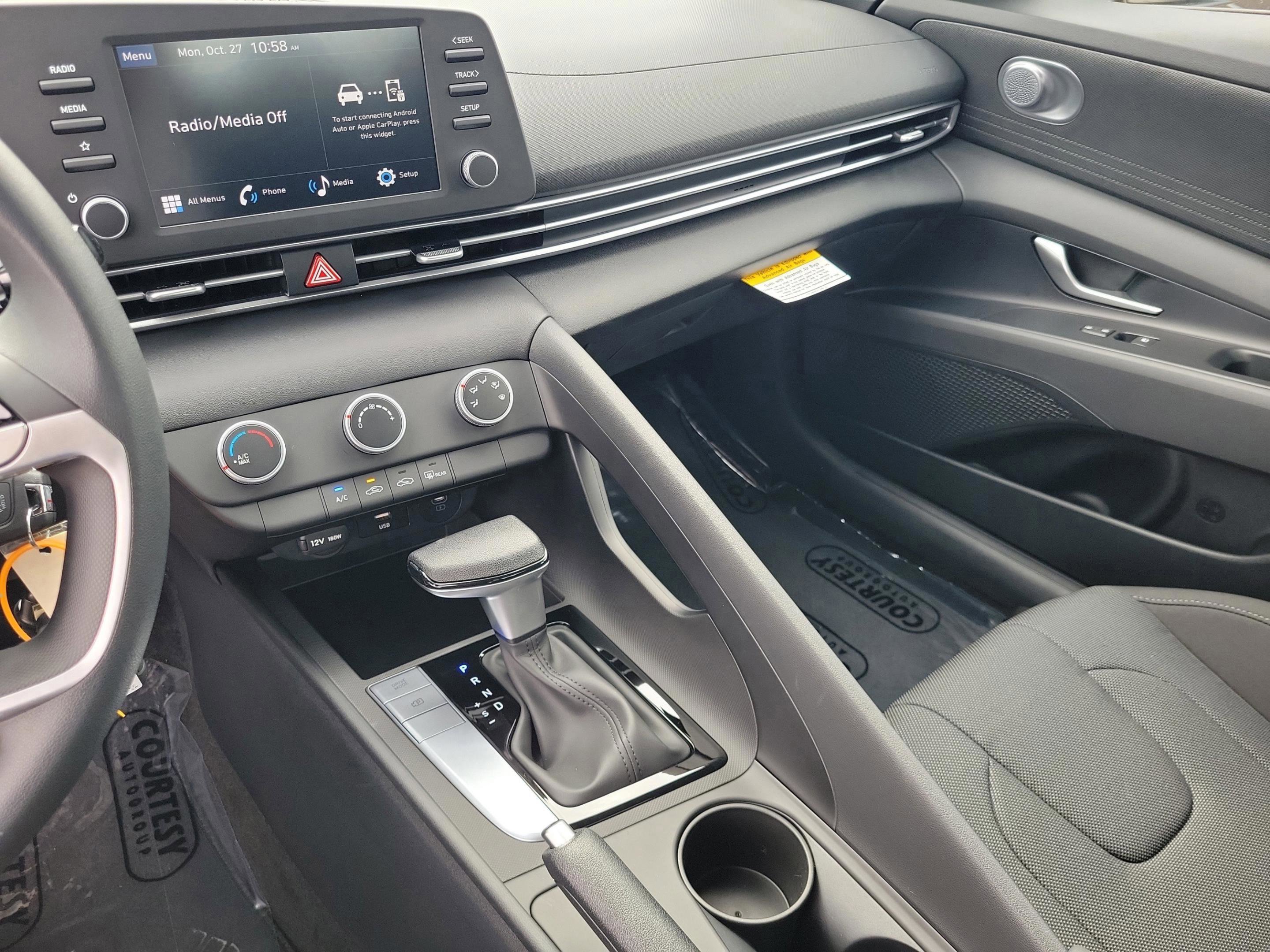 New 2026 Hyundai Elantra SE image 10