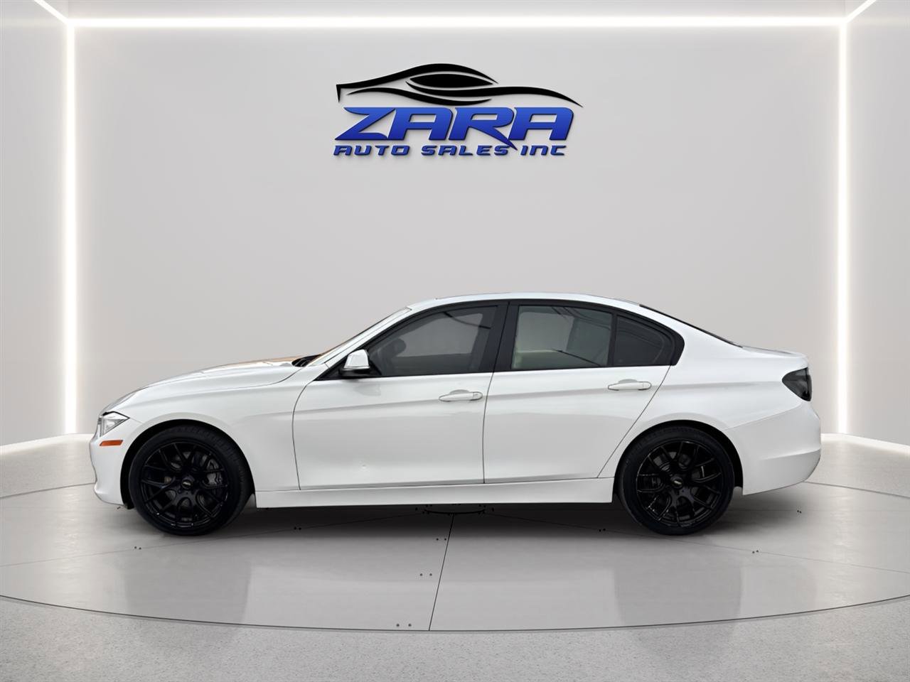 Used 2014 BMW 335i xDrive Sedan AWD/4WD image 2