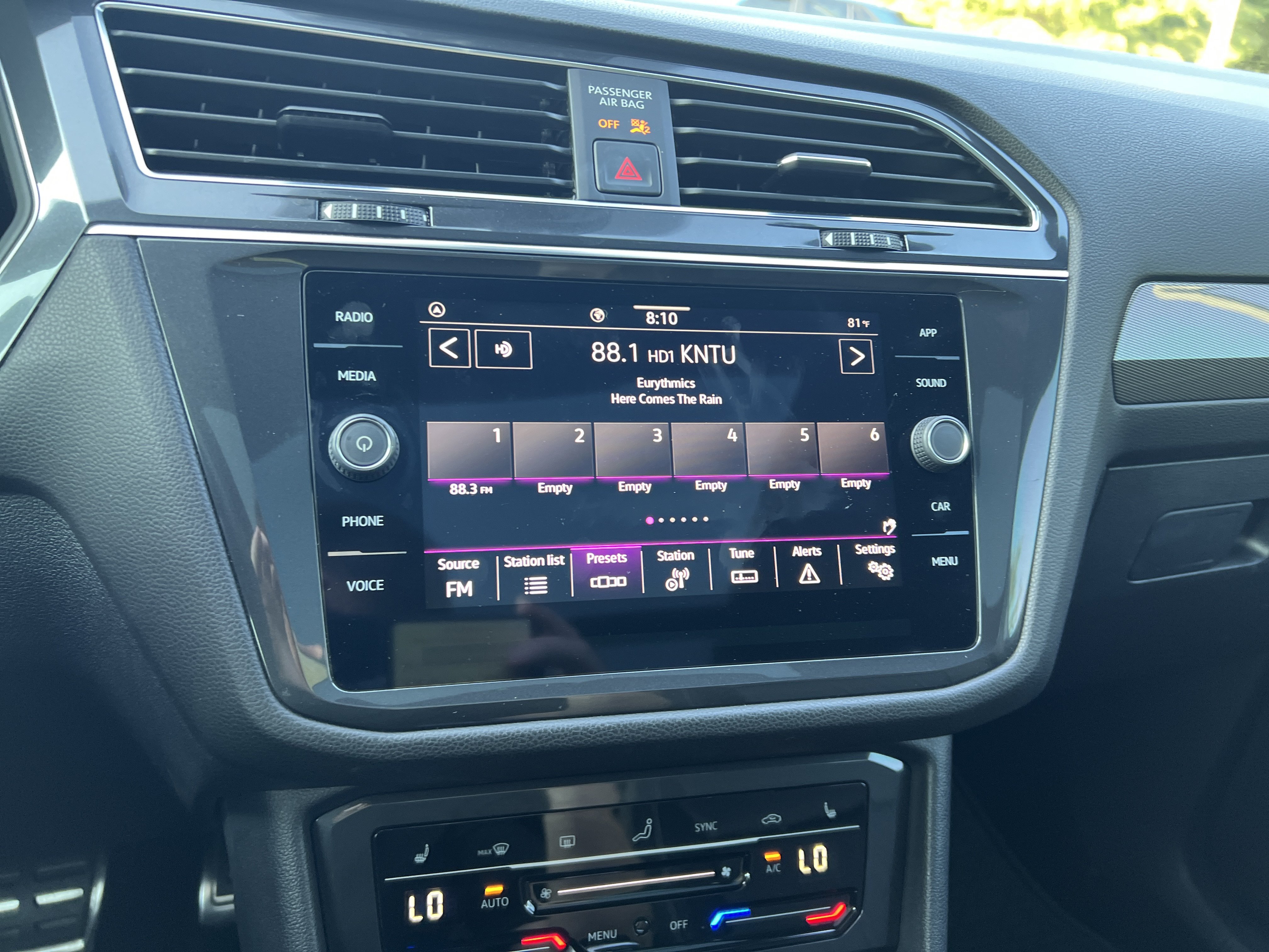 Certified 2022 Volkswagen Tiguan SE R-Line FWD image 18