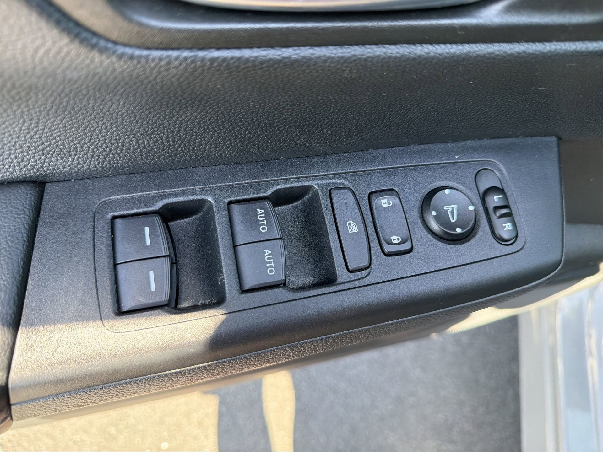 Used 2025 Honda CR-V EX image 20