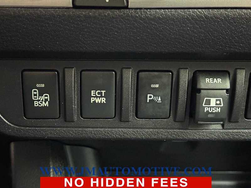 Used 2018 Toyota Tacoma Limited AWD/4WD image 38