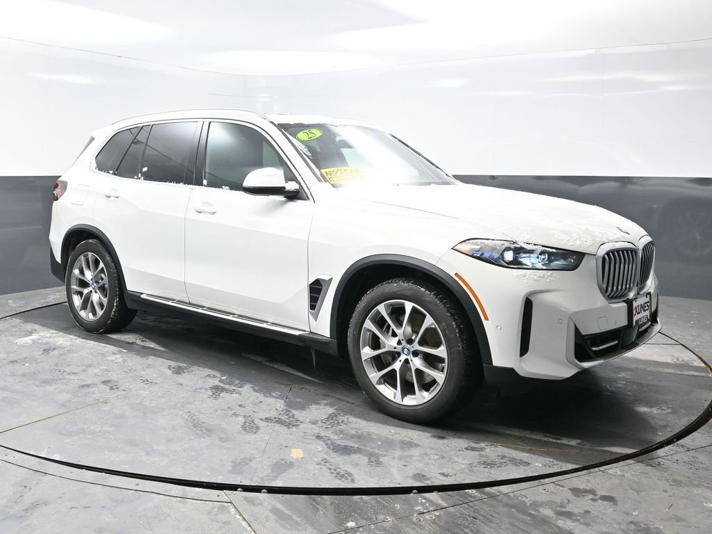 Used 2025 BMW X5 xDrive50e AWD/4WD image 3