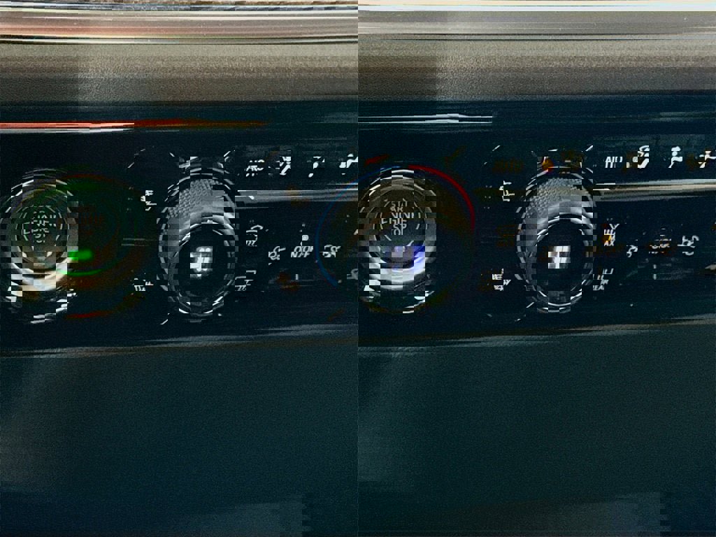 Used 2024 Chevrolet Silverado 1500 LT image 14