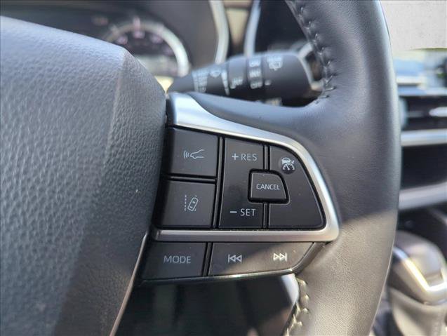 Used 2025 Toyota Highlander XLE AWD/4WD image 18