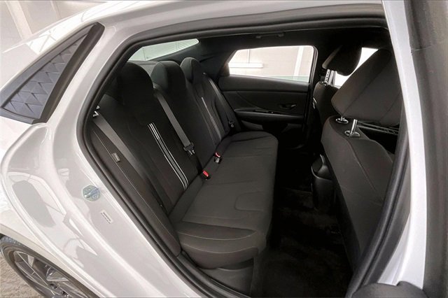 Used 2025 Hyundai Elantra SEL image 18