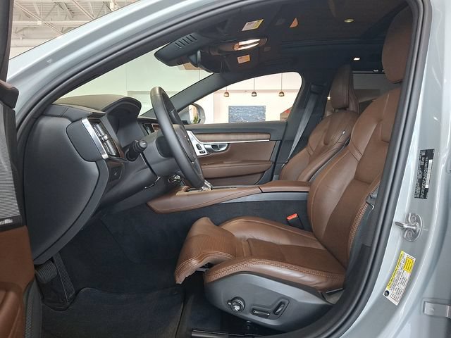 Used 2024 Volvo V90 B6 Cross Country Ultimate AWD/4WD image 12