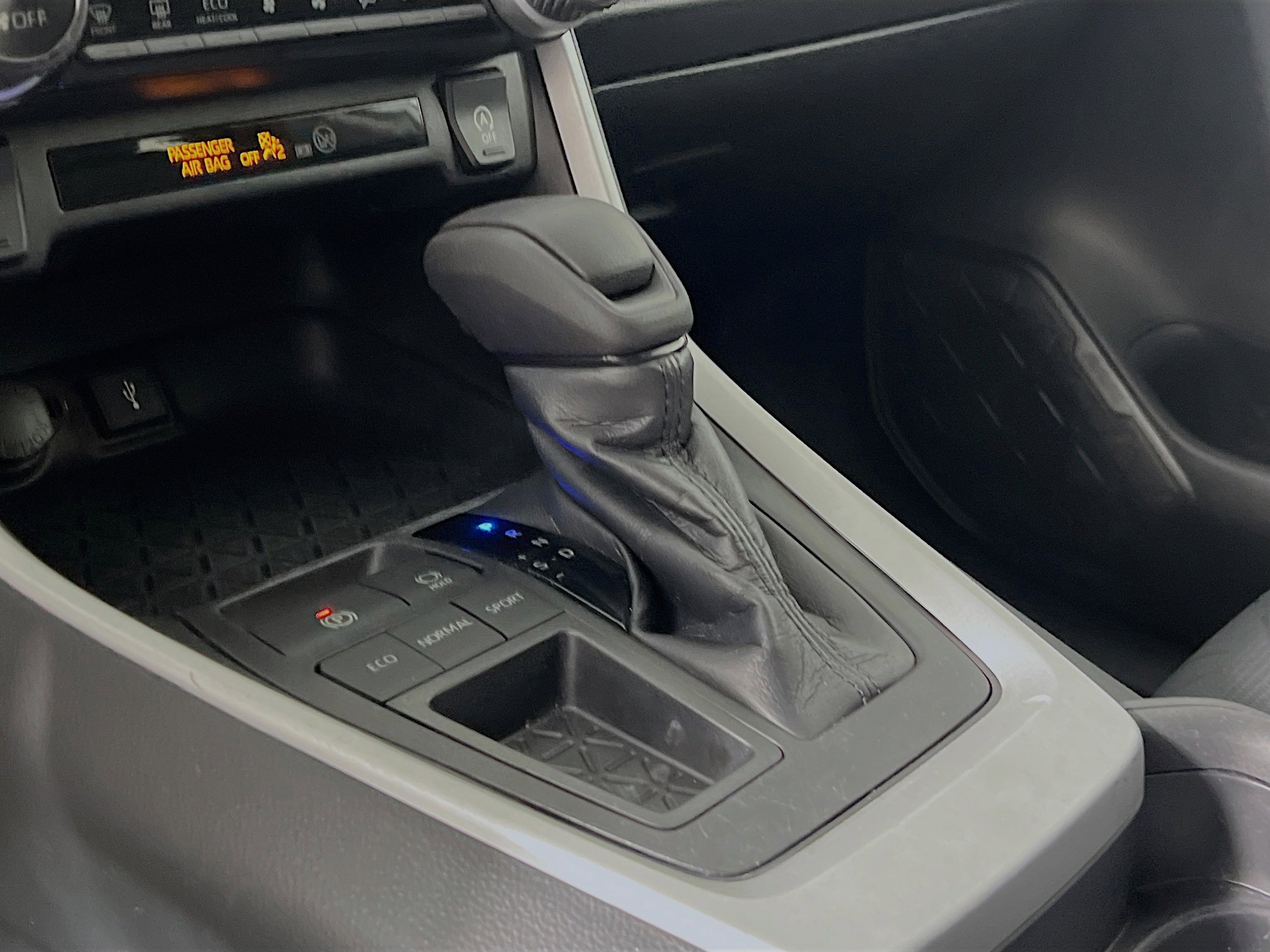 Used 2021 Toyota RAV4 XLE image 24