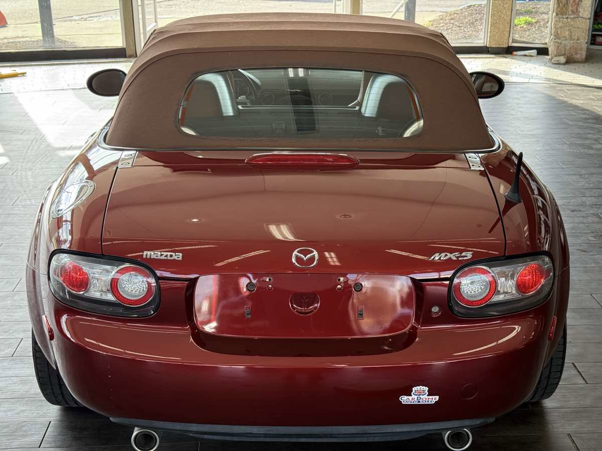 Used 2006 MAZDA MX-5 Miata Grand Touring w/ Premium Pkg RWD image 14