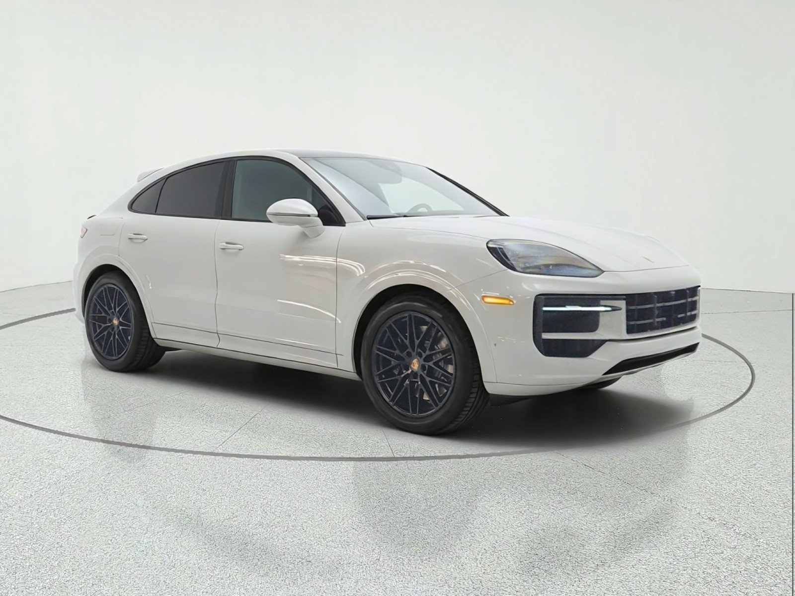 Used 2025 Porsche Cayenne GTS AWD/4WD image 3