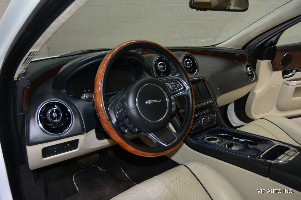 Used 2012 Jaguar XJ L image 11