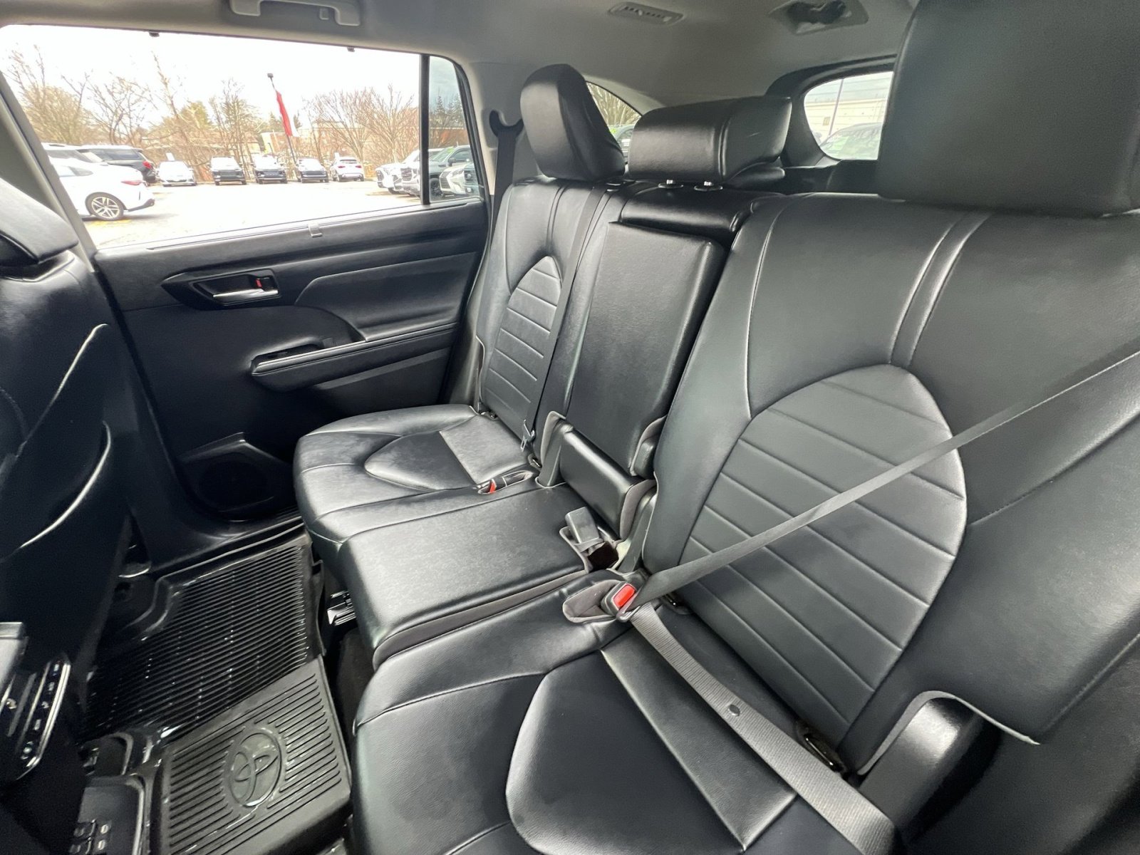 Used 2023 Toyota Highlander XLE image 24
