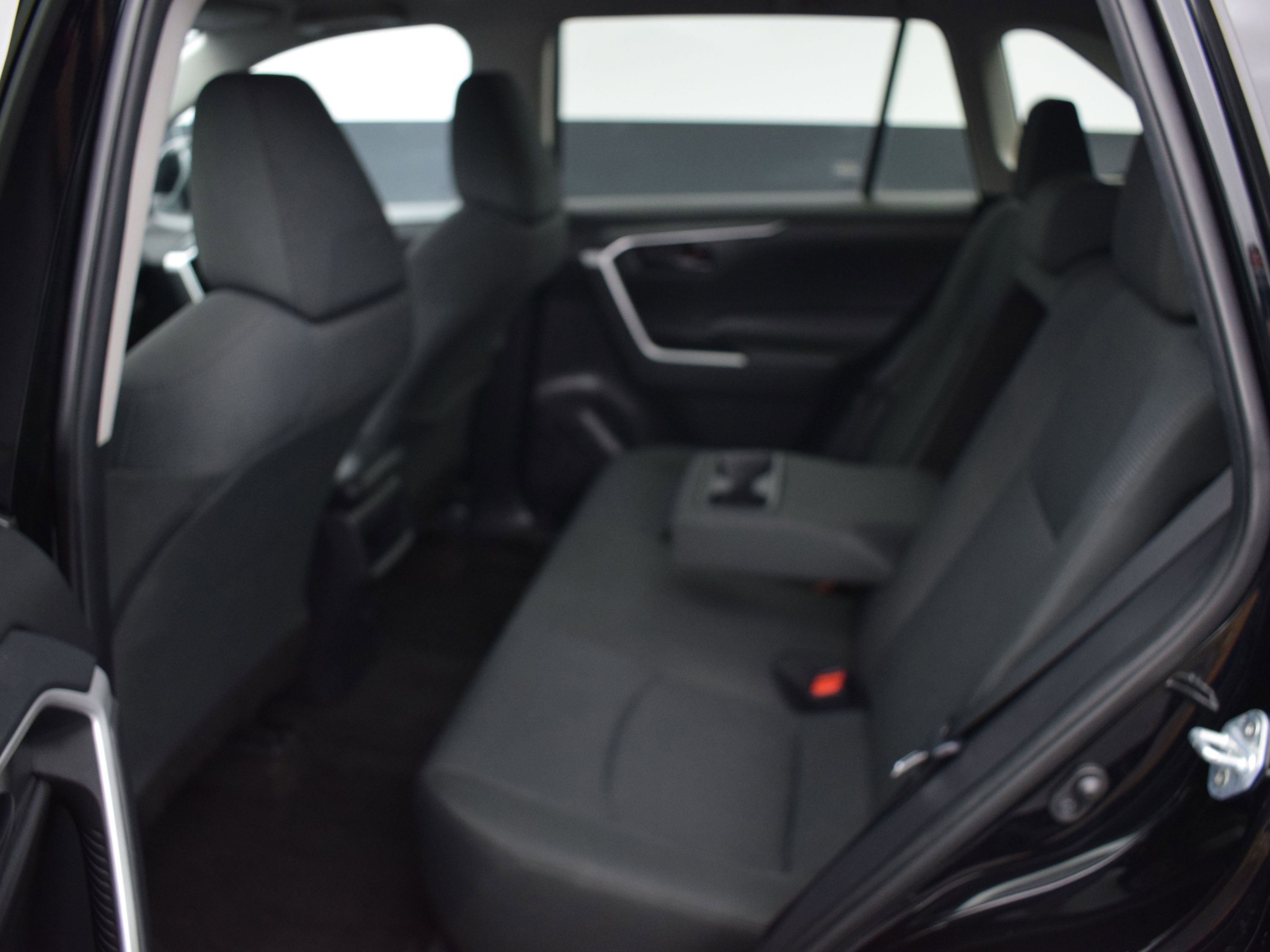 Used 2021 Toyota RAV4 LE AWD/4WD image 12