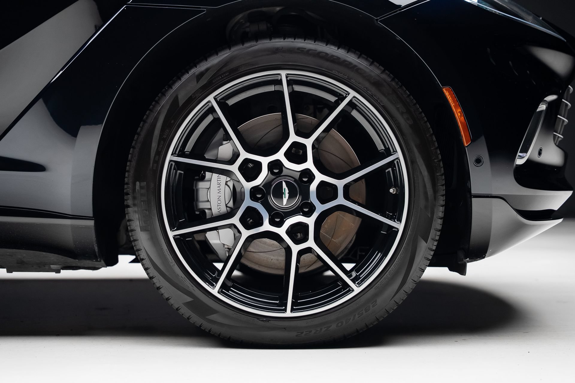 Used 2021 Aston Martin DBX AWD/4WD image 38