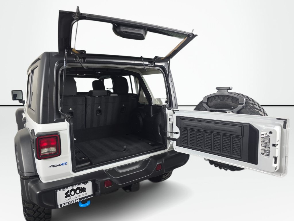 Used 2023 Jeep Wrangler Unlimited w/ Cold Weather Group AWD/4WD image 23