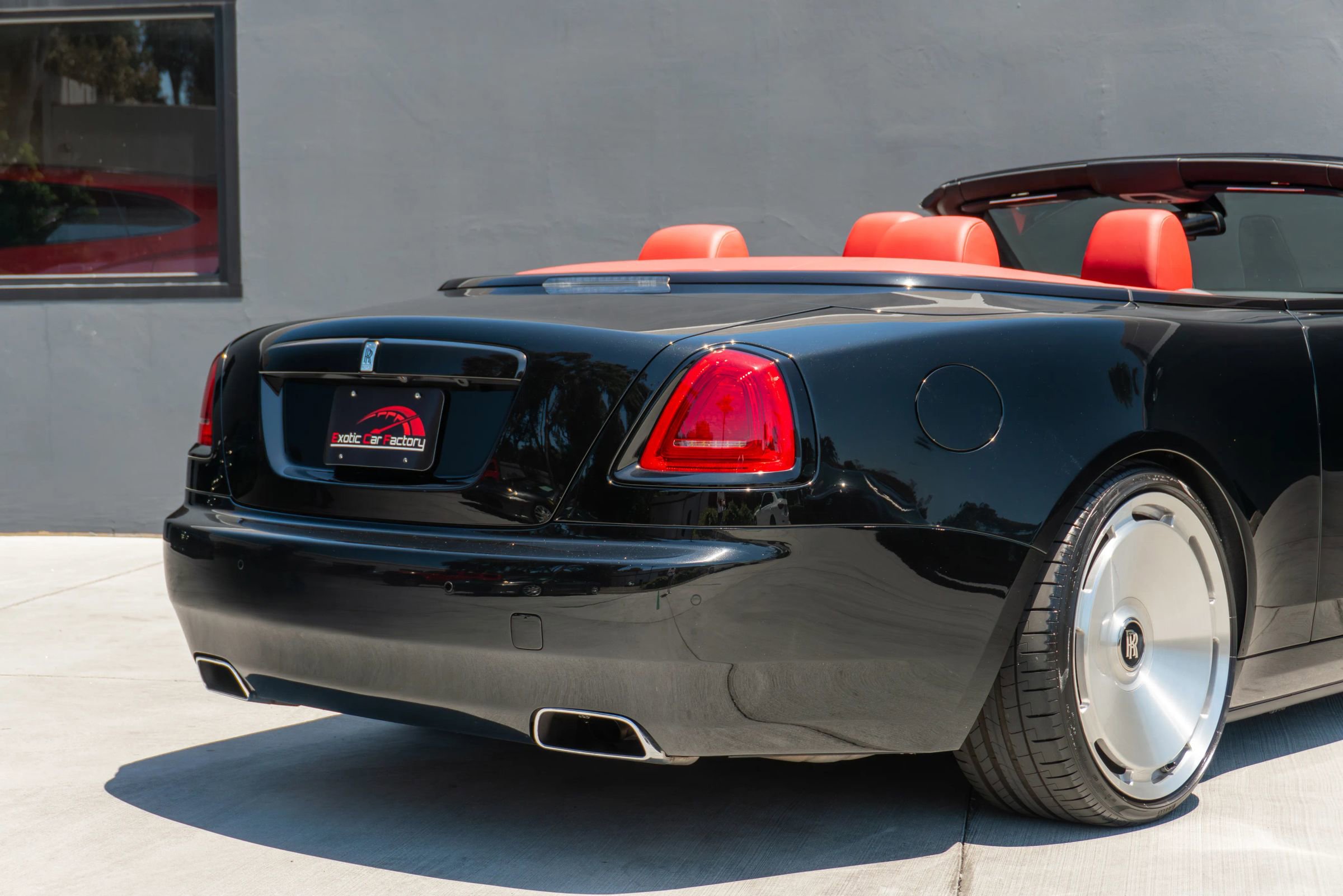 Used 2019 Rolls-Royce Dawn RWD image 47
