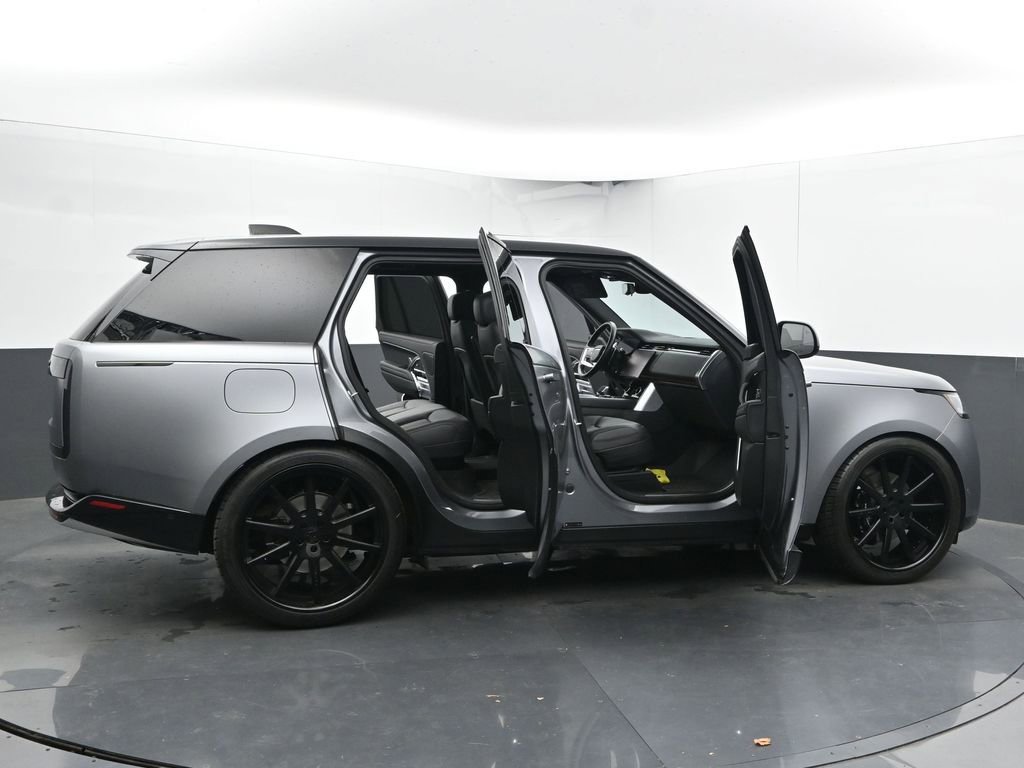 Used 2023 Land Rover Range Rover SE image 56
