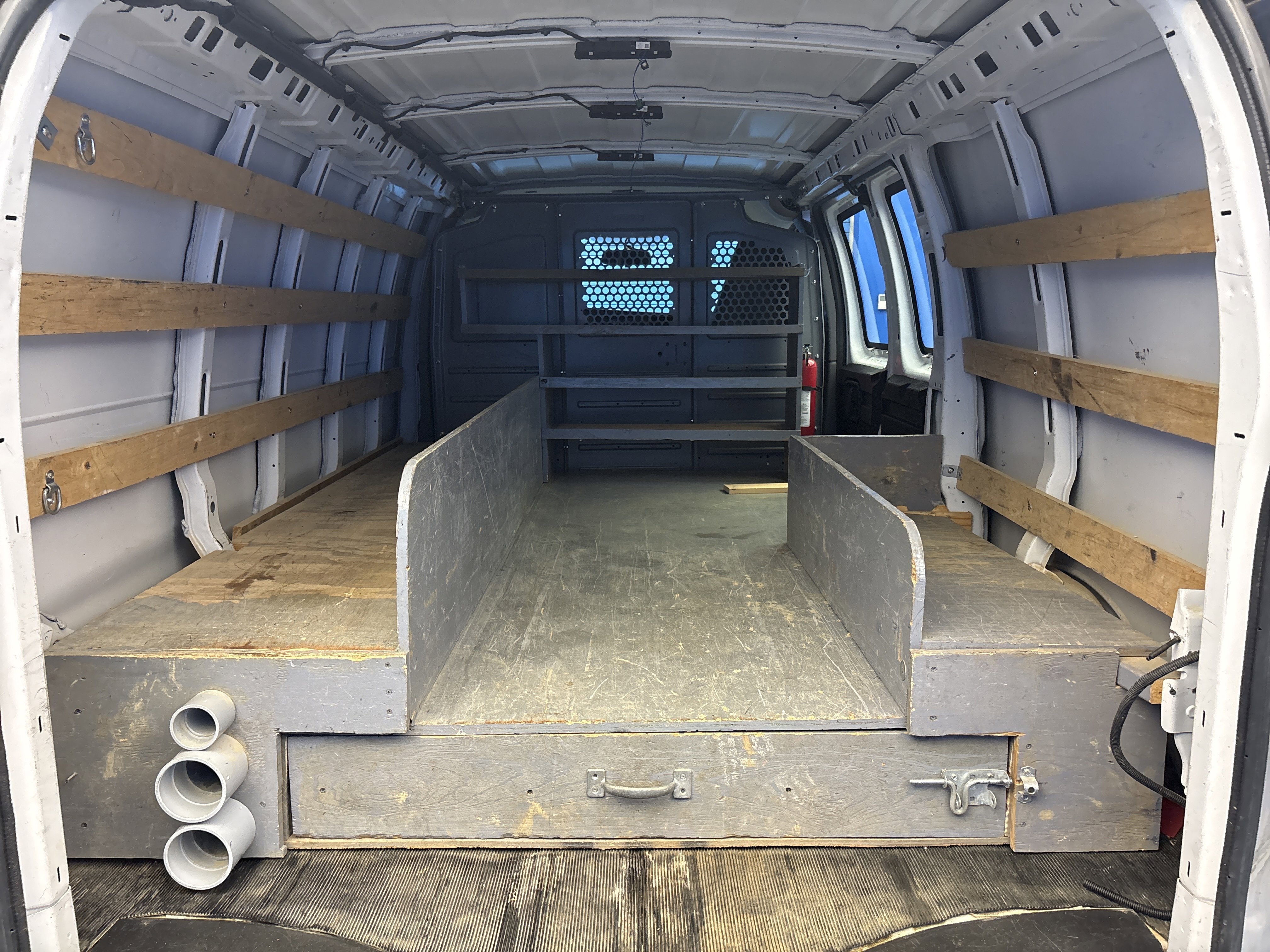 Used 2018 Chevrolet Express 2500 w/ Driver Convenience Package RWD image 3