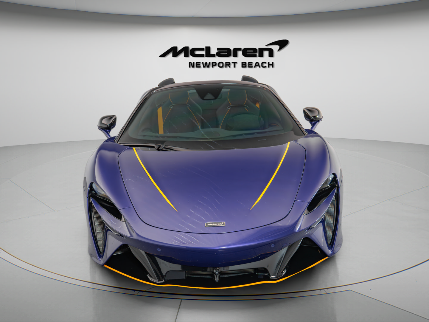 Used 2025 McLaren Artura Spider RWD image 2