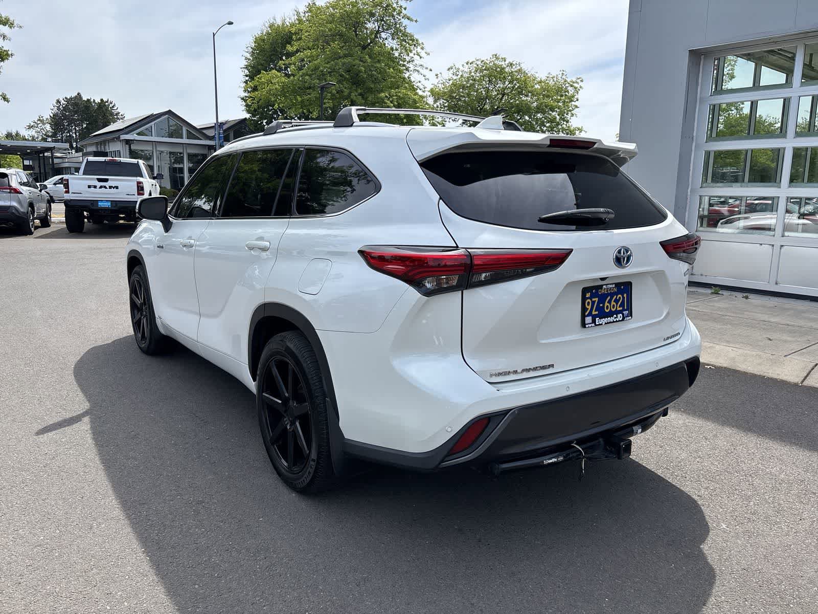 Used 2021 Toyota Highlander Limited AWD/4WD image 3