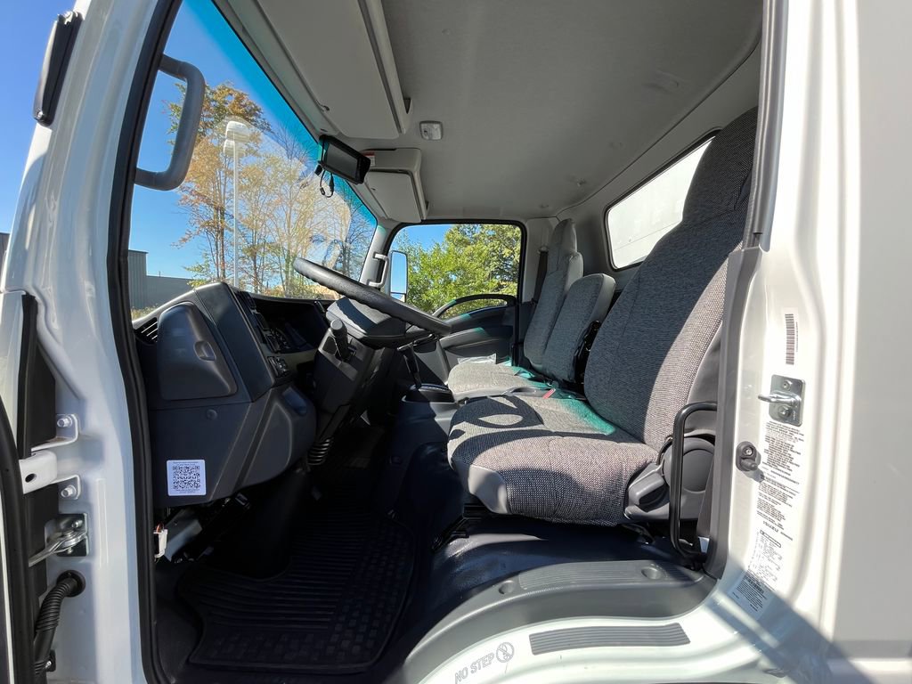 Used 2024 Isuzu NPR RWD image 17